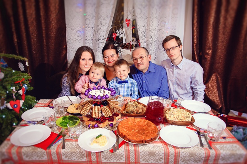 Файл:Semeynyiy-novogodniy-uzhin.jpg