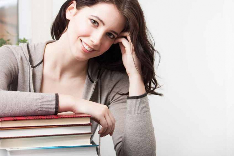 Файл:Photo Amy Muschik-books.jpg