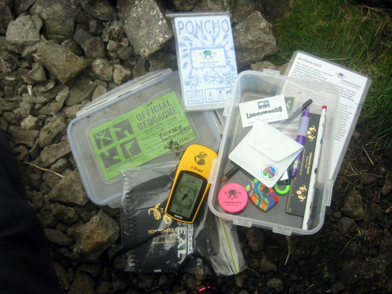 Файл:Geocache opened.jpg
