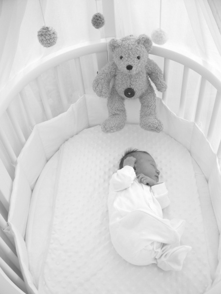 Файл:Isabelle-grace-in-cot-1306725-1599x2127.jpg